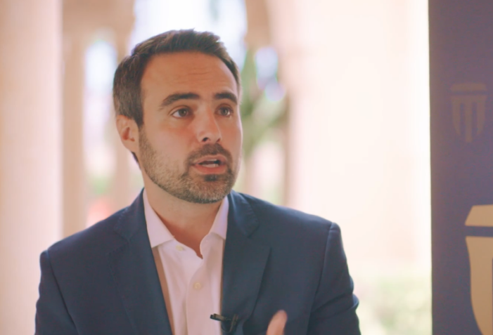 Tavi Costa: $8,000 Gold Incoming: Weaker Dollar Only Way America Survives Debt Cancer
